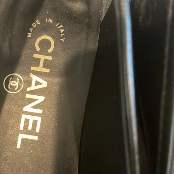 CHANEL - Picture 2 of 6